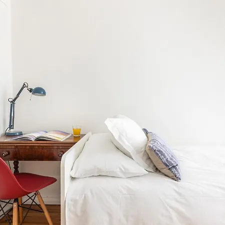 Plum Guide - Vinho & Amor Apartment